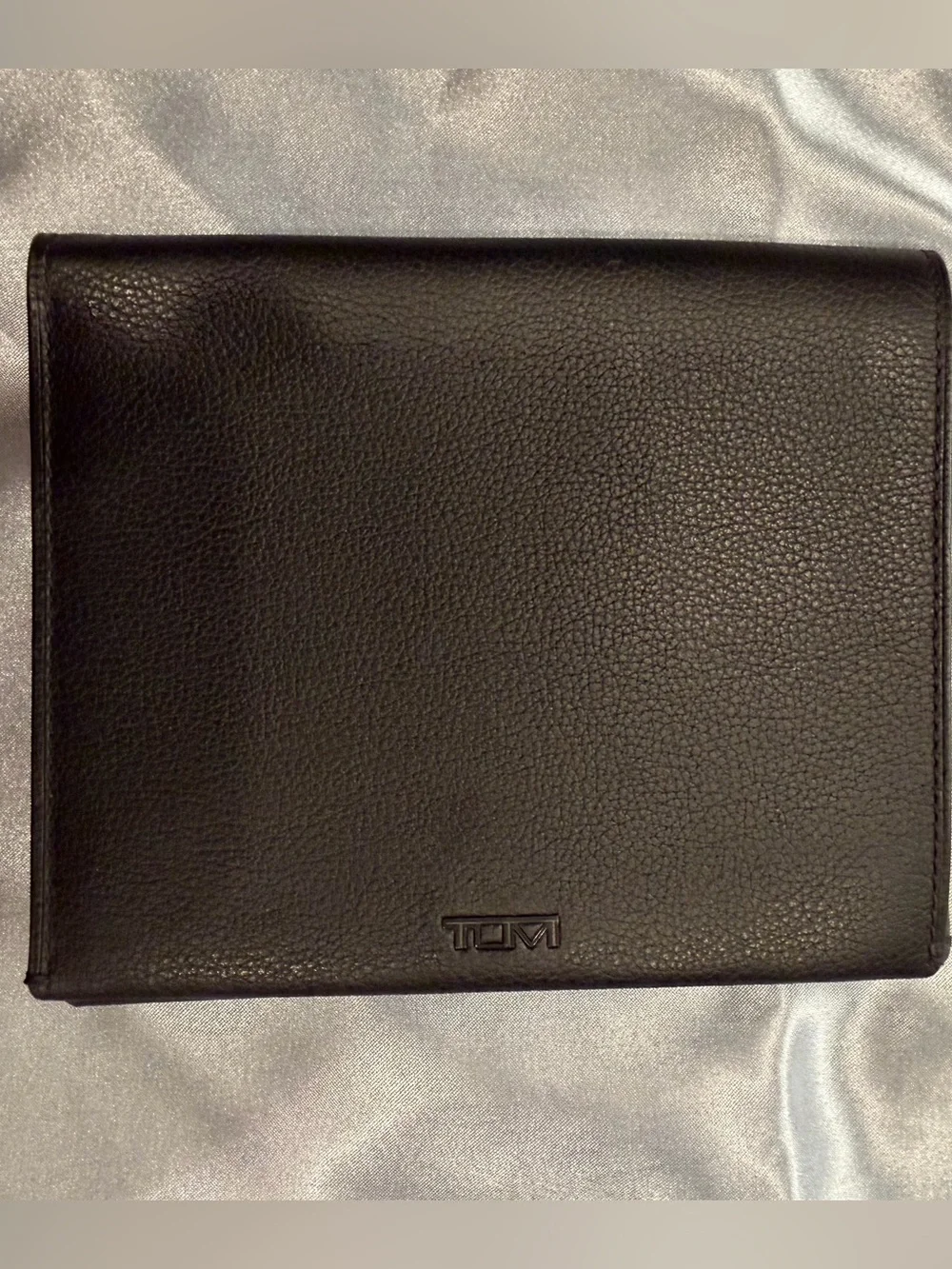 Tumi Delta Global Center Flip Leather Billfold Wallet - Black 712003